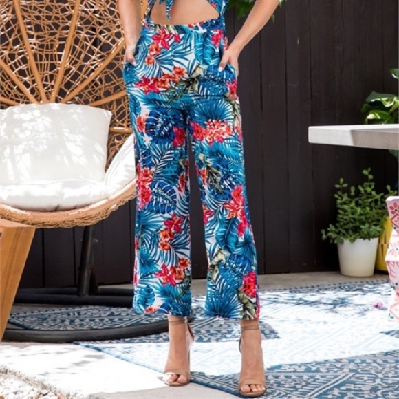 NEW WOMENS ARRIVAL TROPICAL FLORAL CROPPED BOW TIE BLUE MULTI FLORAL JUMPSUIT - Picture 8 of 10